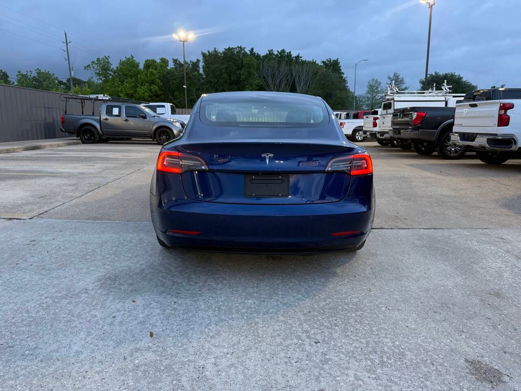 Tesla Model 3 Vehicle Full-screen Gallery Image 37