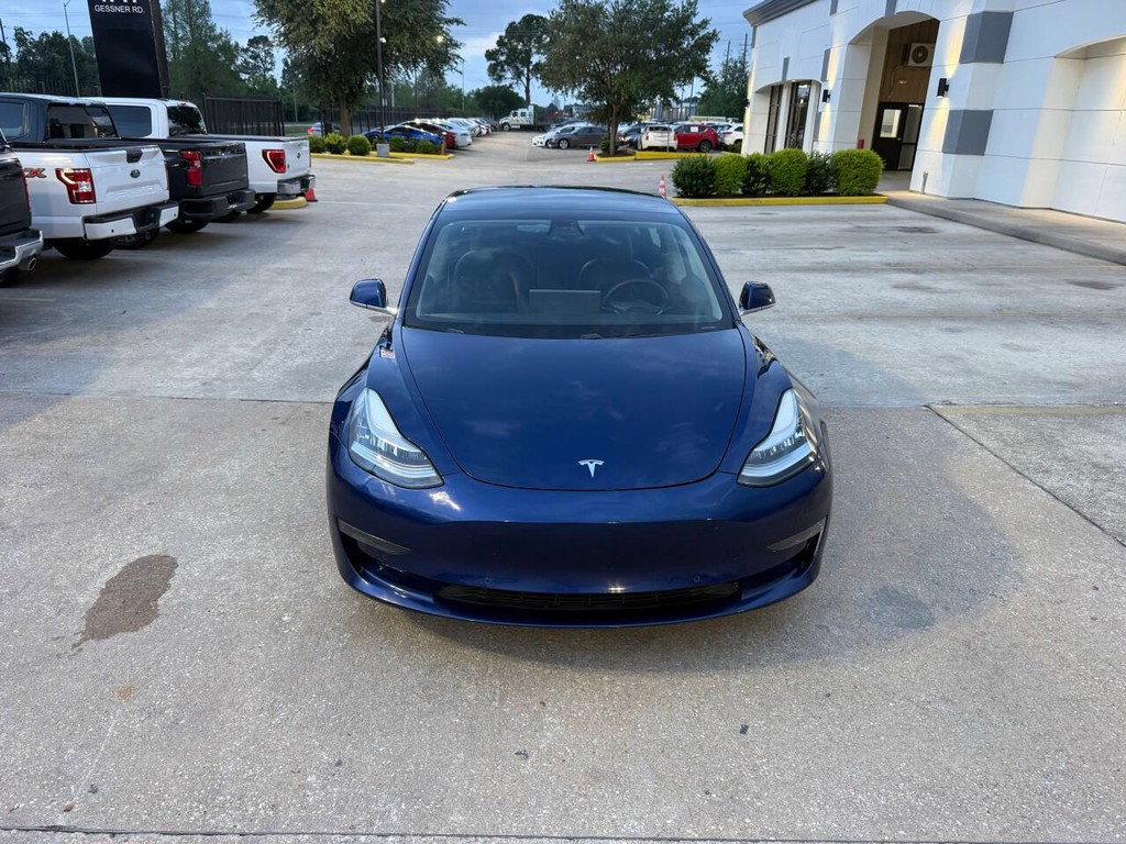 Tesla Model 3 Vehicle Full-screen Gallery Image 38