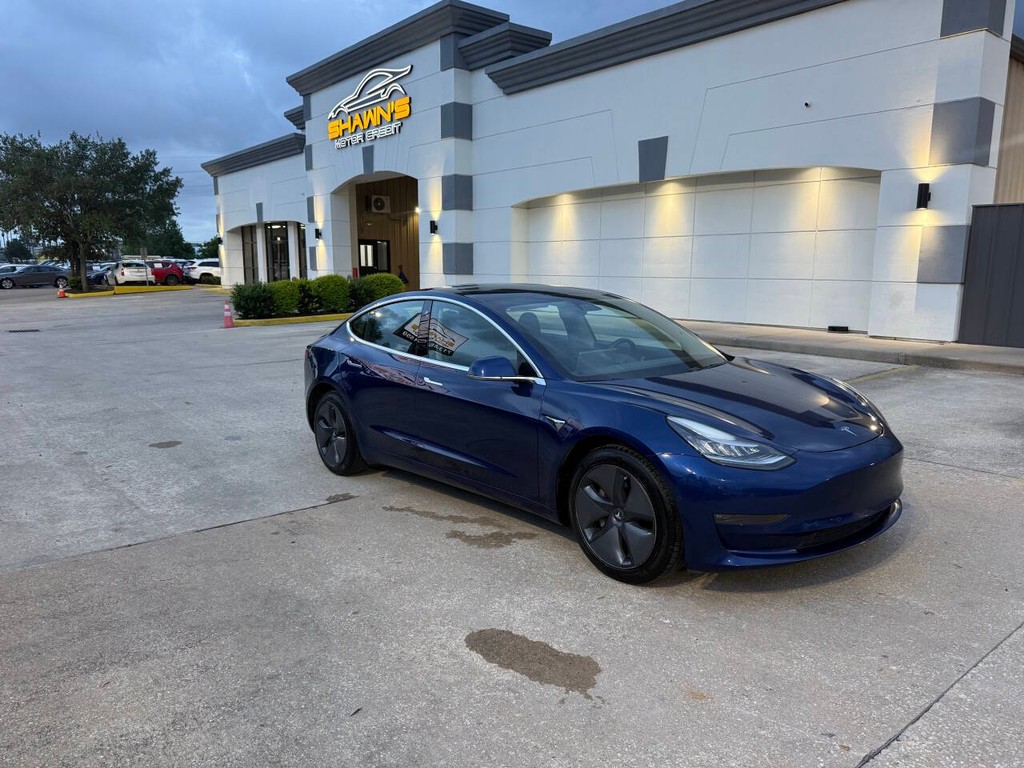 Tesla Model 3 Vehicle Full-screen Gallery Image 40