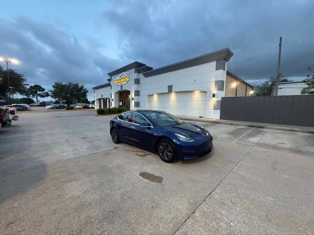 Tesla Model 3 Vehicle Full-screen Gallery Image 42