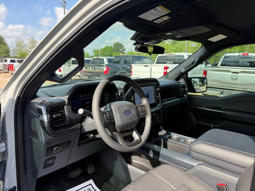 Ford F-150 Vehicle Full-screen Gallery Image 06