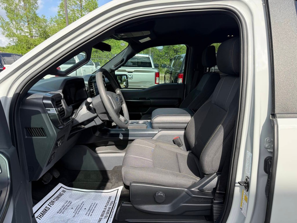 Ford F-150 Vehicle Full-screen Gallery Image 07