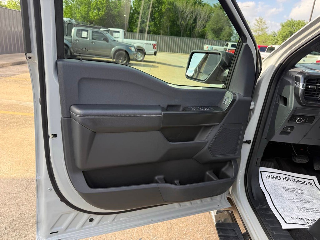 Ford F-150 Vehicle Full-screen Gallery Image 08