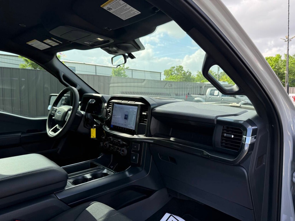 Ford F-150 Vehicle Full-screen Gallery Image 09