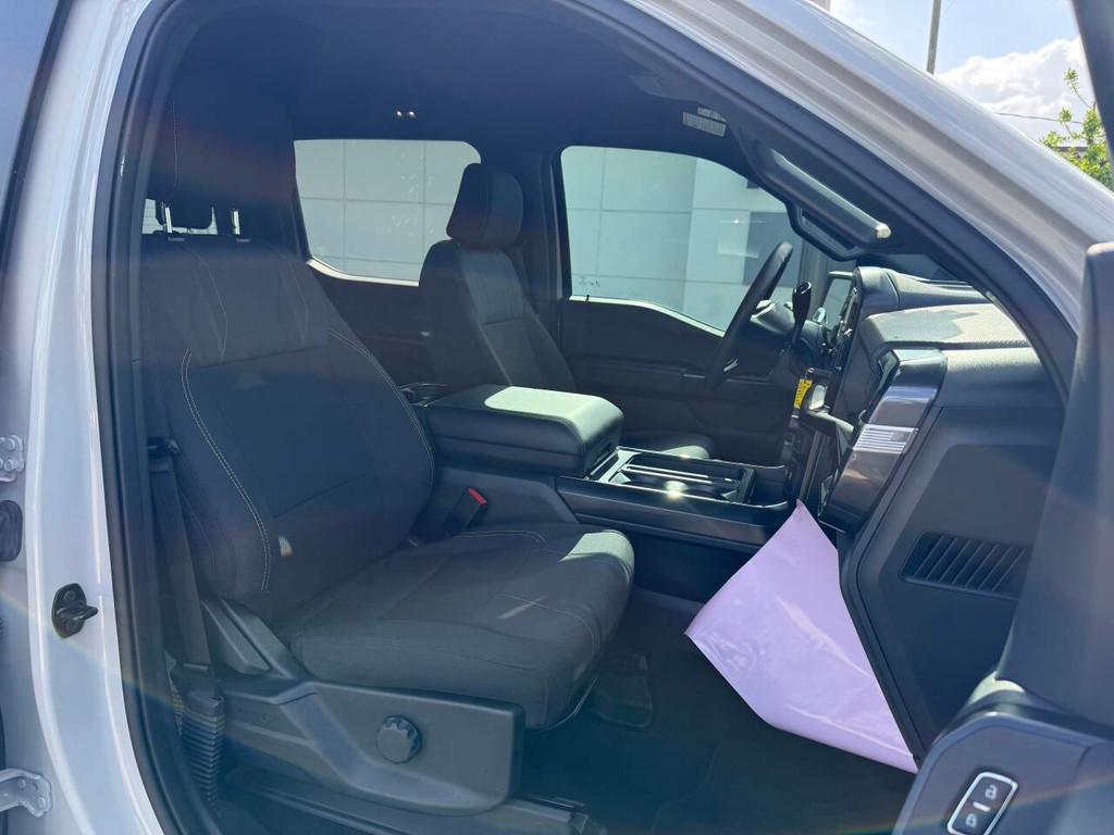 Ford F-150 Vehicle Full-screen Gallery Image 10