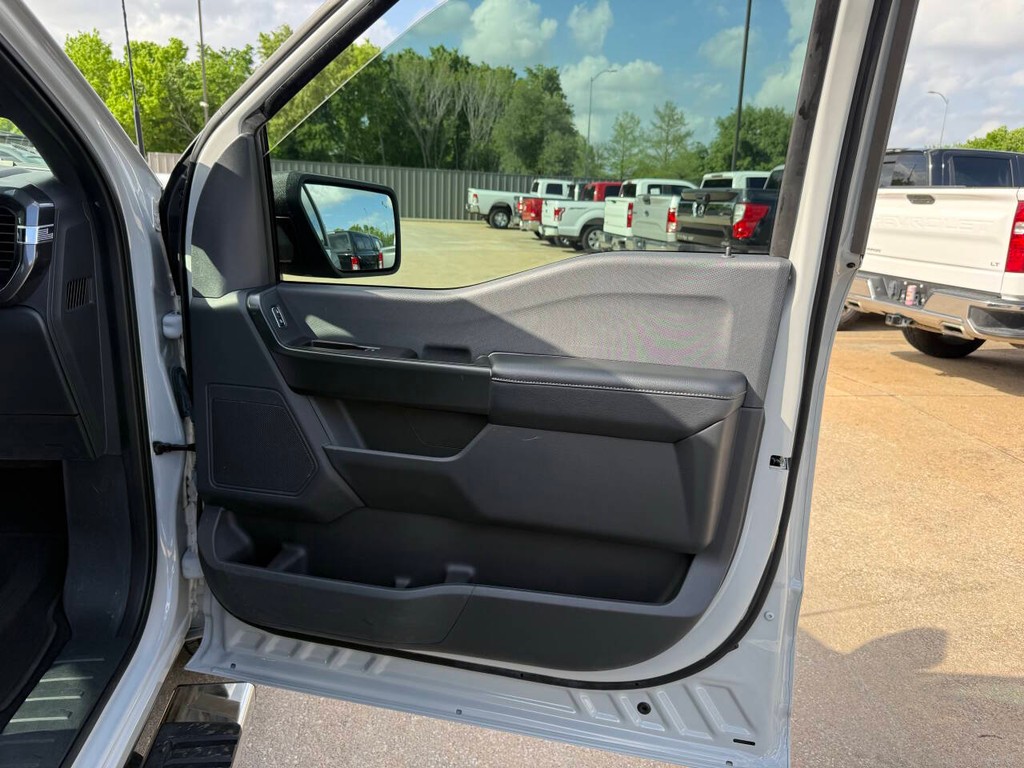 Ford F-150 Vehicle Full-screen Gallery Image 11