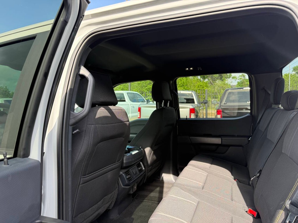 Ford F-150 Vehicle Full-screen Gallery Image 12