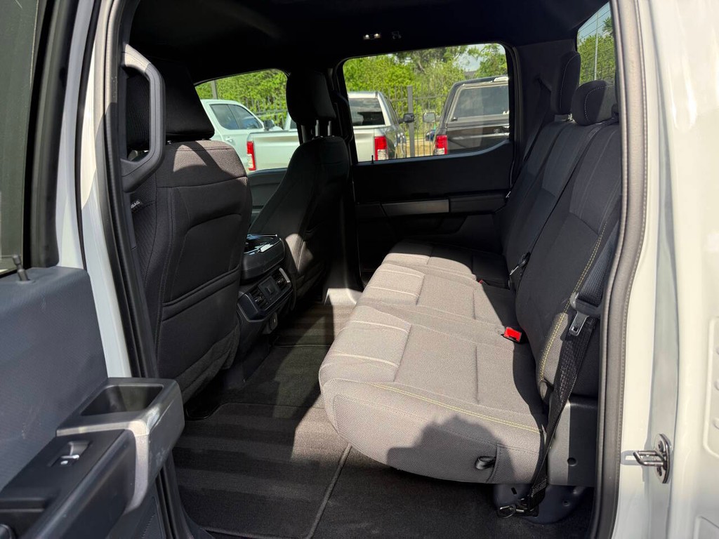 Ford F-150 Vehicle Full-screen Gallery Image 13