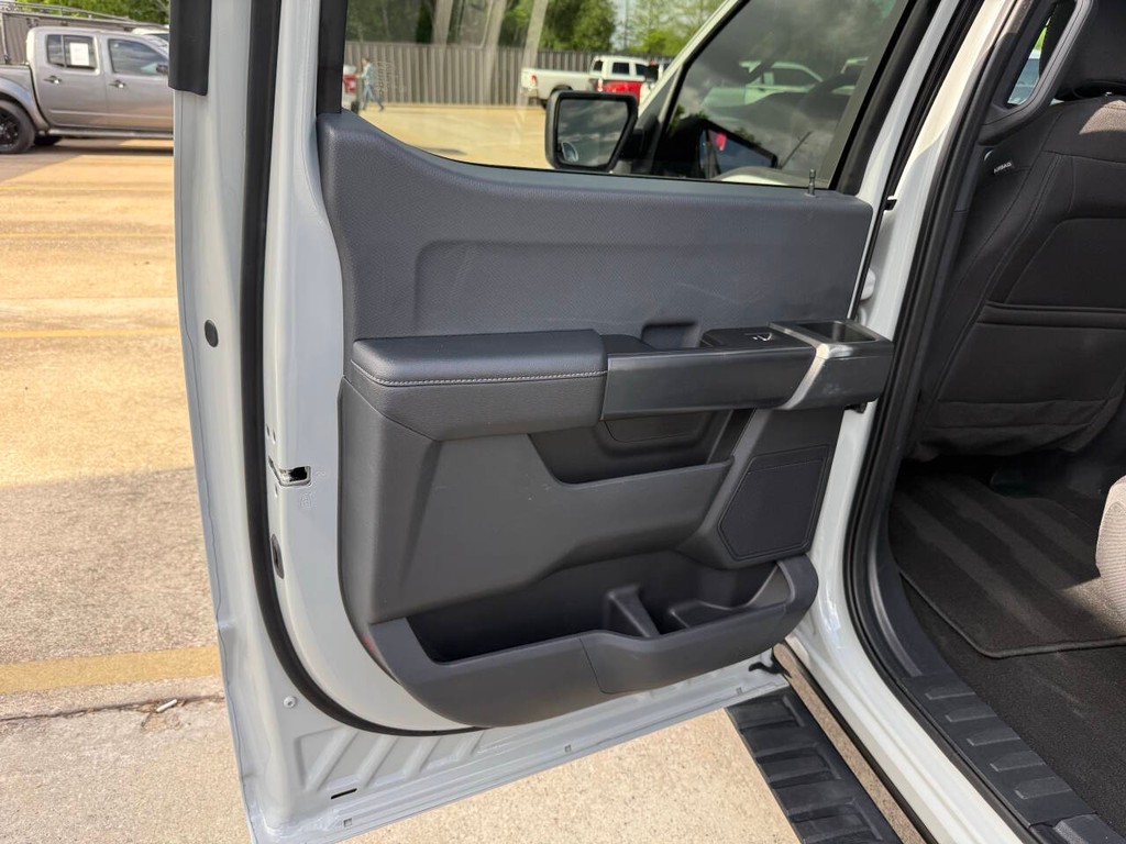 Ford F-150 Vehicle Full-screen Gallery Image 14