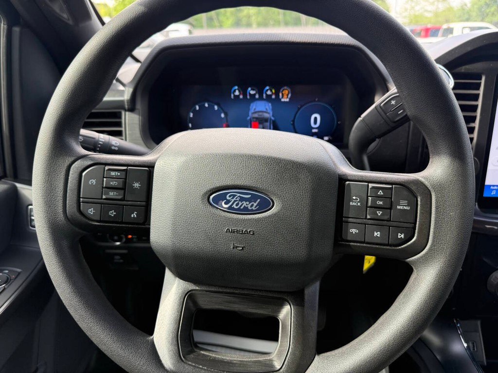 Ford F-150 Vehicle Full-screen Gallery Image 23
