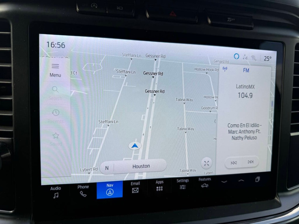 Ford F-150 Vehicle Full-screen Gallery Image 25