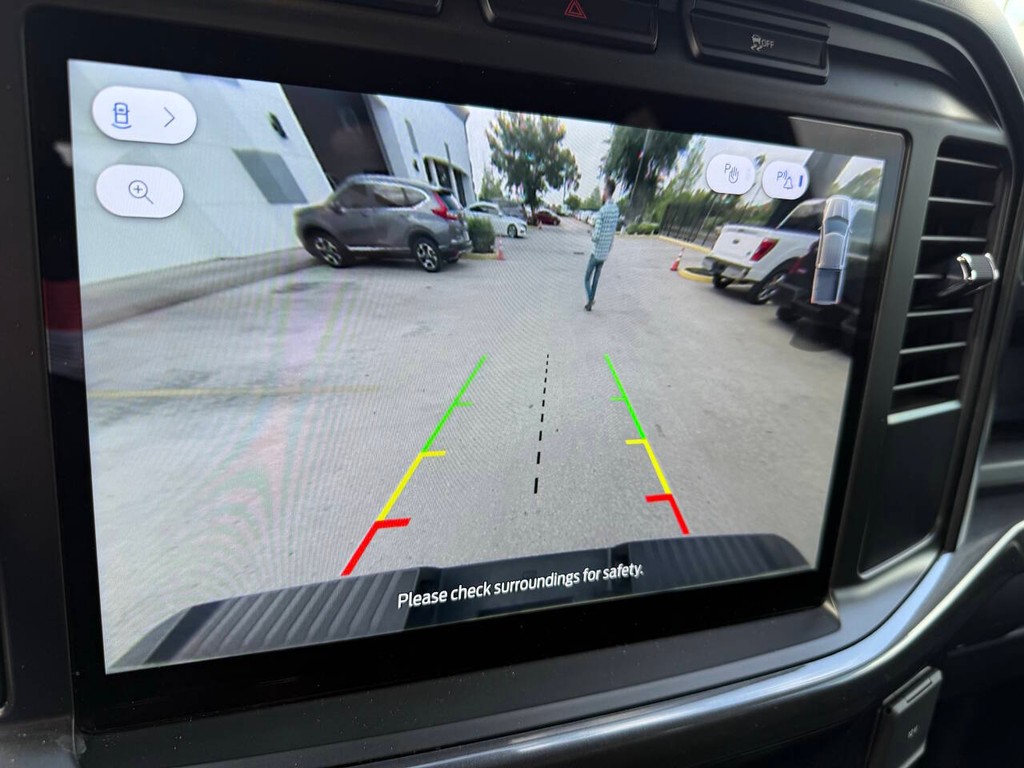 Ford F-150 Vehicle Full-screen Gallery Image 26