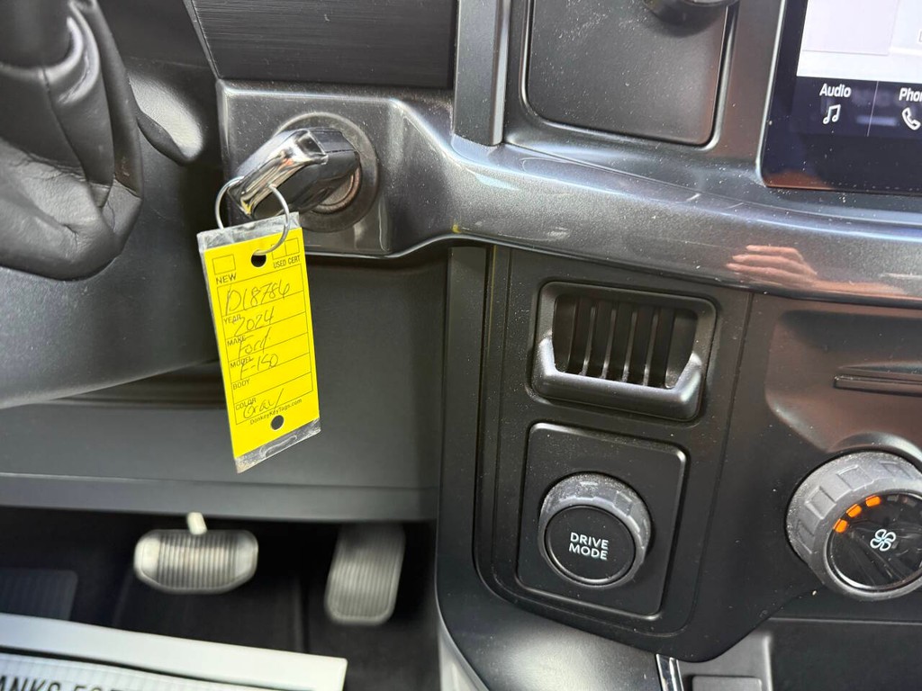 Ford F-150 Vehicle Full-screen Gallery Image 27