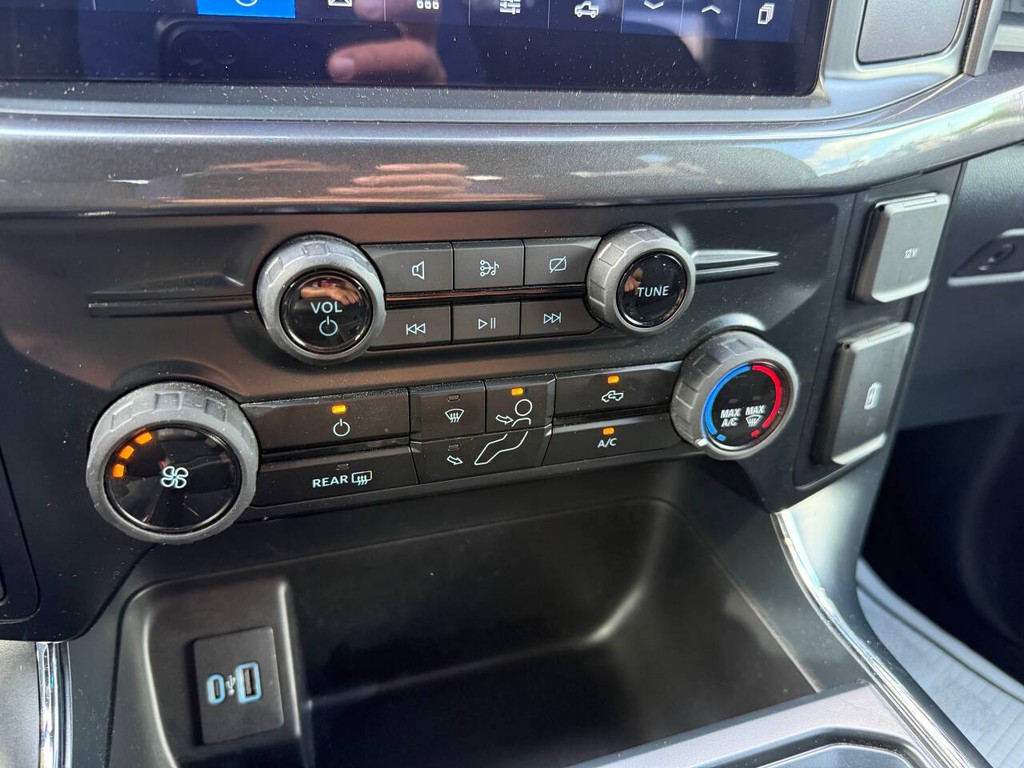 Ford F-150 Vehicle Full-screen Gallery Image 28