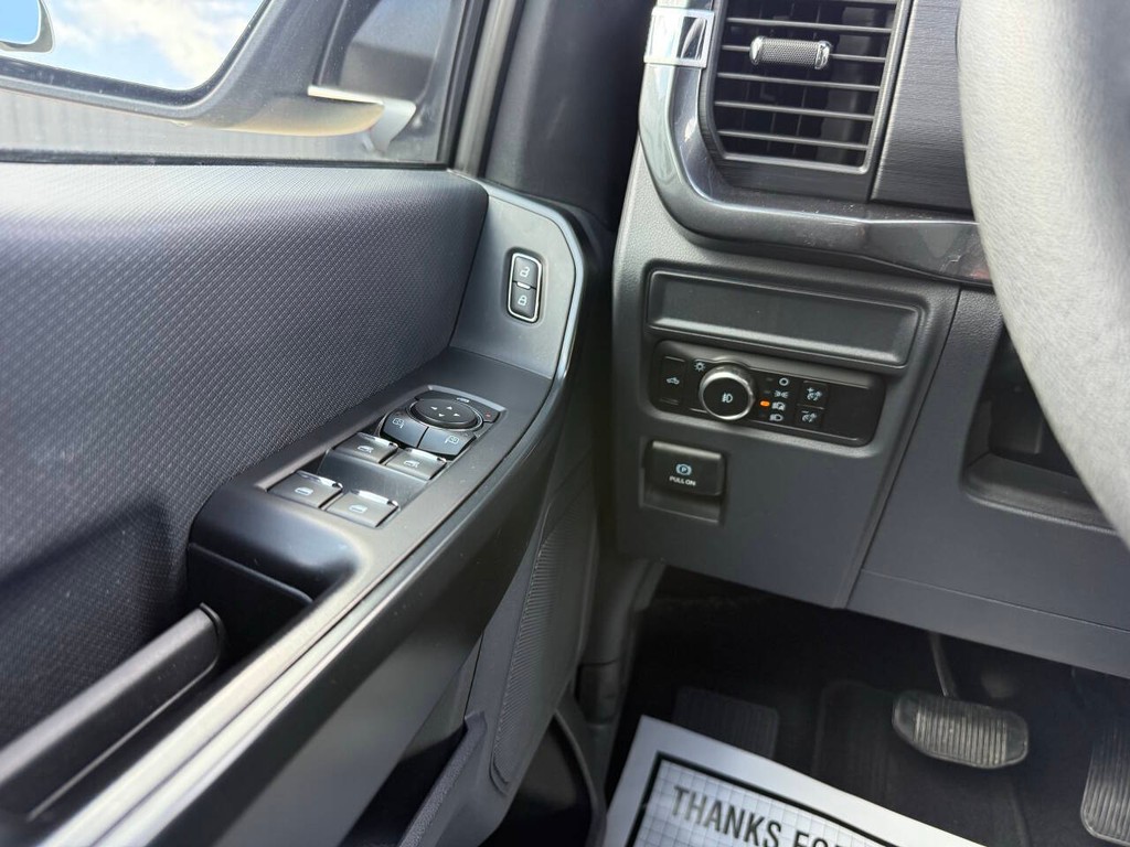 Ford F-150 Vehicle Full-screen Gallery Image 31