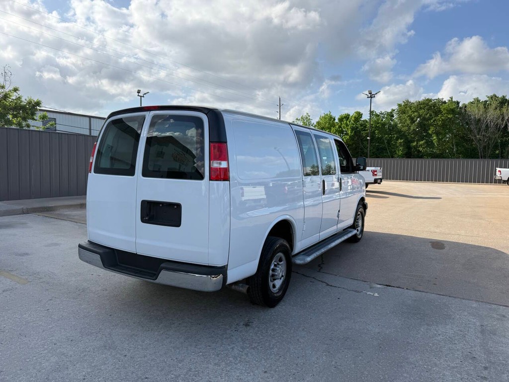Chevrolet Express Vehicle Full-screen Gallery Image 05