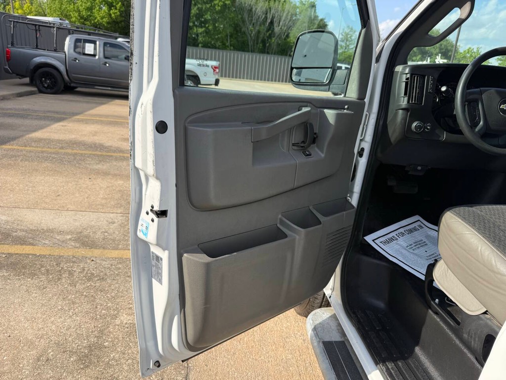Chevrolet Express Vehicle Full-screen Gallery Image 08