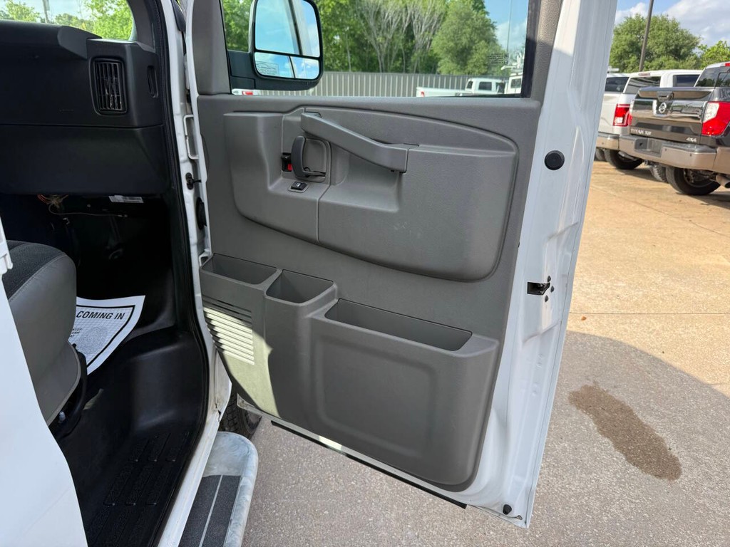 Chevrolet Express Vehicle Full-screen Gallery Image 11