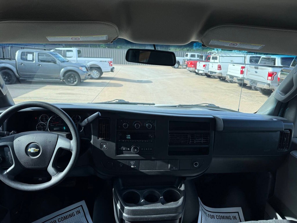 Chevrolet Express Vehicle Full-screen Gallery Image 12