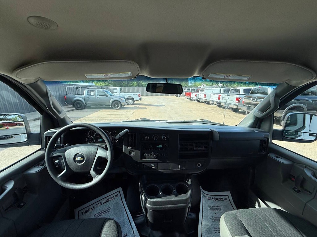 Chevrolet Express Vehicle Full-screen Gallery Image 13