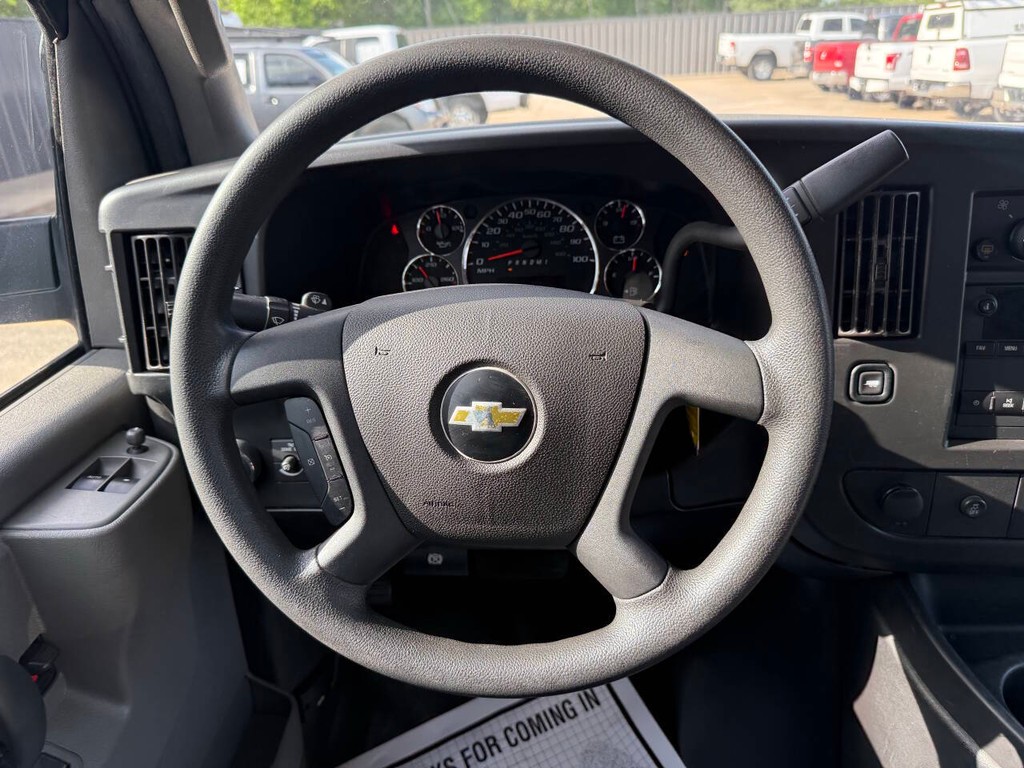 Chevrolet Express Vehicle Full-screen Gallery Image 15