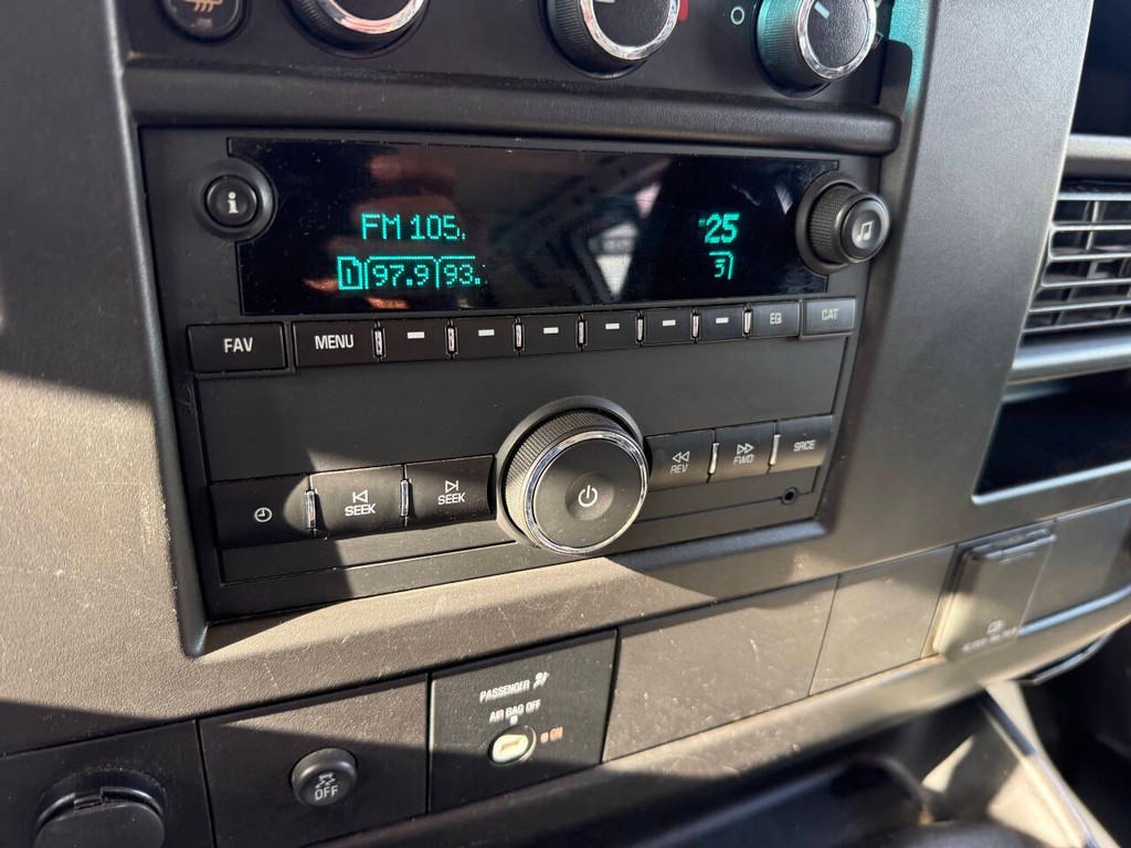 Chevrolet Express Vehicle Full-screen Gallery Image 19