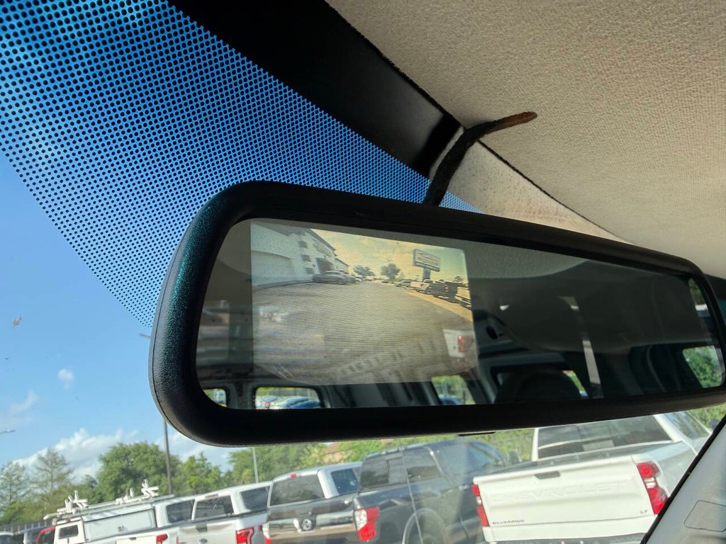 Chevrolet Express Vehicle Full-screen Gallery Image 20