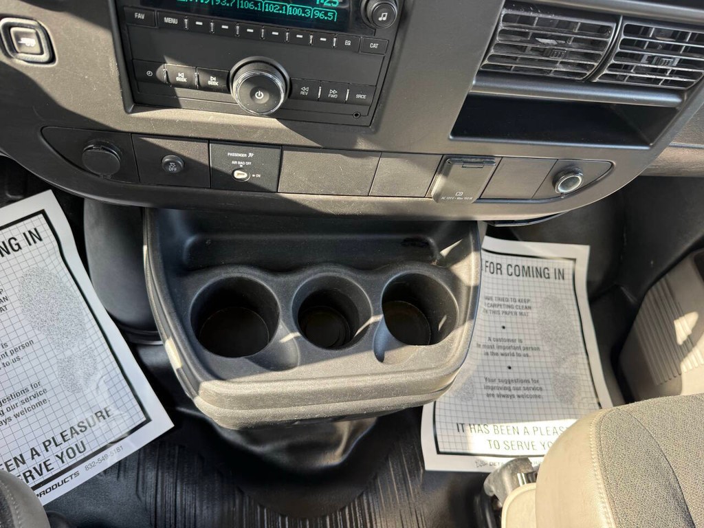 Chevrolet Express Vehicle Full-screen Gallery Image 22