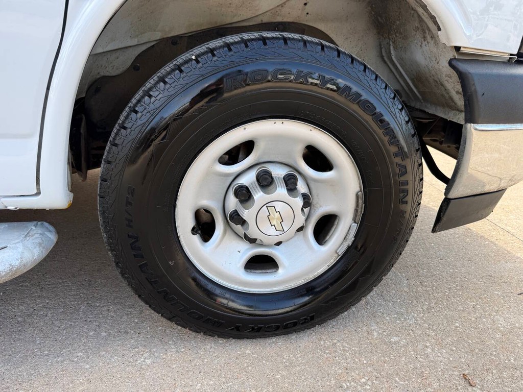 Chevrolet Express Vehicle Full-screen Gallery Image 28