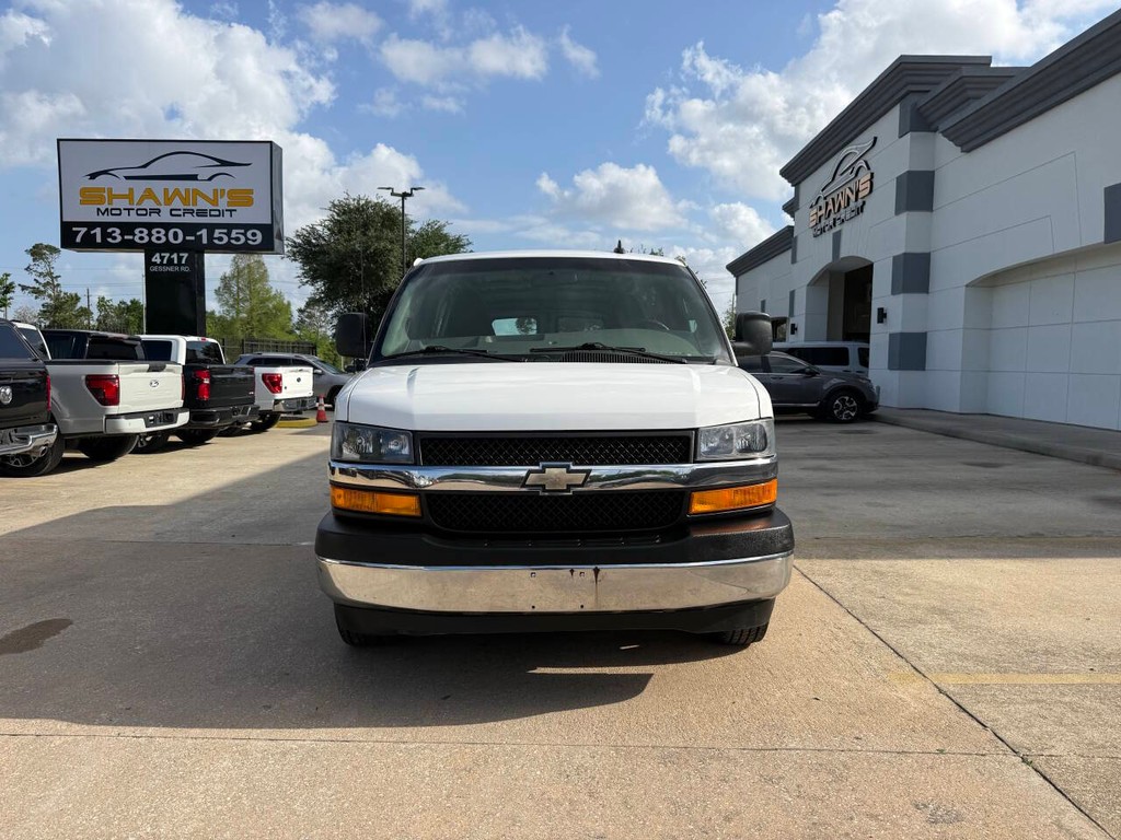 Chevrolet Express Vehicle Full-screen Gallery Image 32
