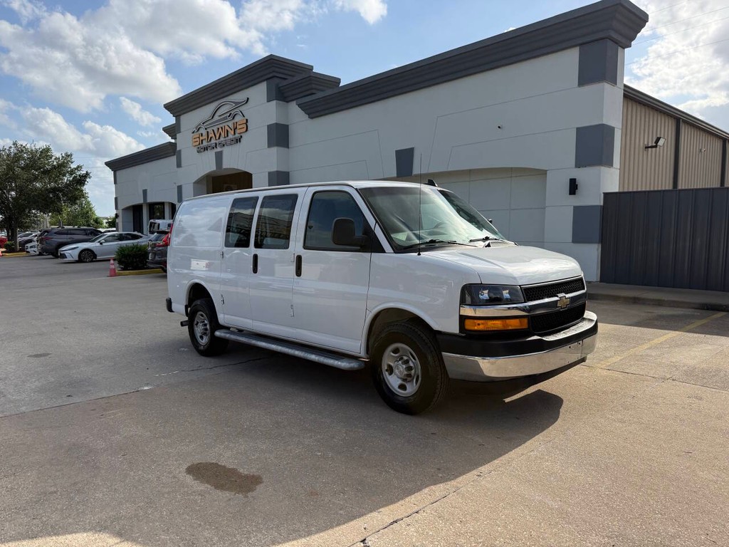 Chevrolet Express Vehicle Full-screen Gallery Image 33