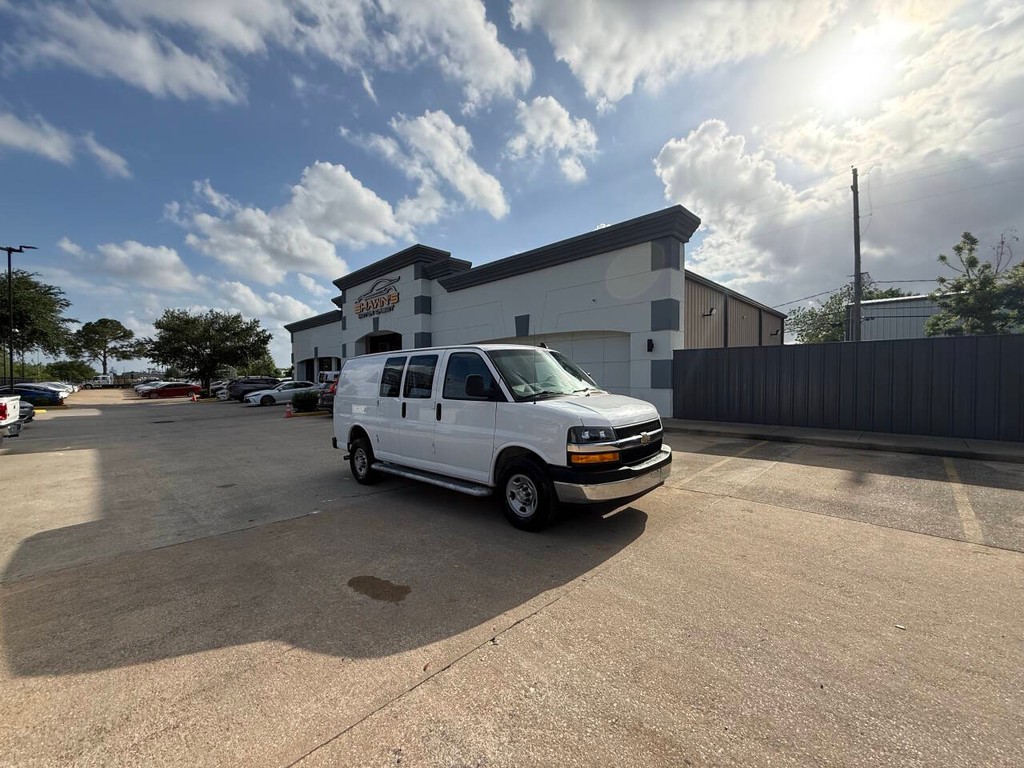 Chevrolet Express Vehicle Full-screen Gallery Image 35