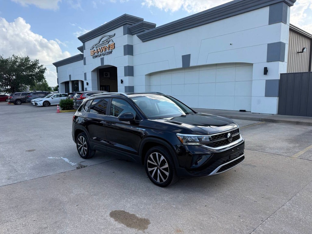 Volkswagen Taos Vehicle Full-screen Gallery Image 02