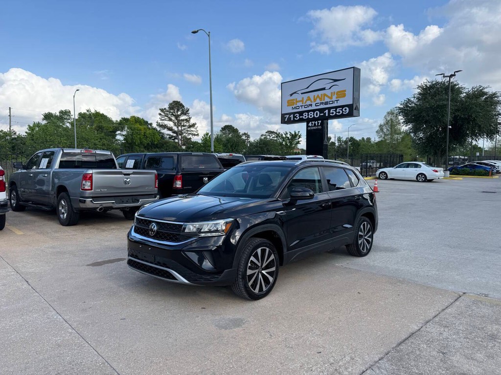 Volkswagen Taos Vehicle Full-screen Gallery Image 03