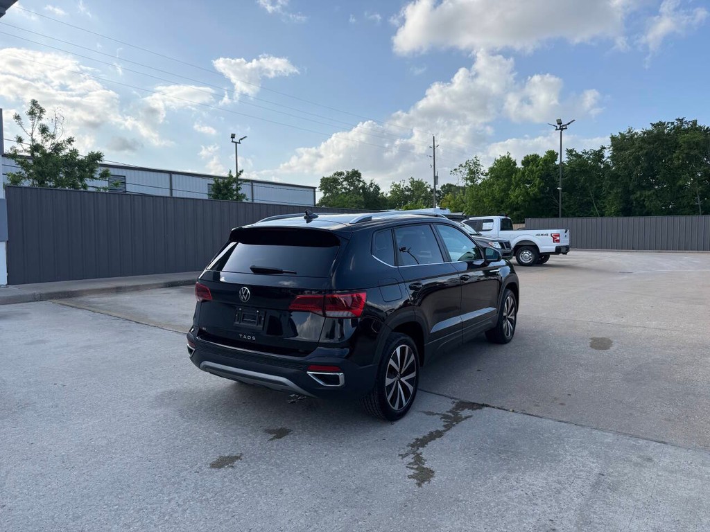 Volkswagen Taos Vehicle Full-screen Gallery Image 05