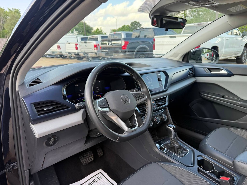 Volkswagen Taos Vehicle Full-screen Gallery Image 06