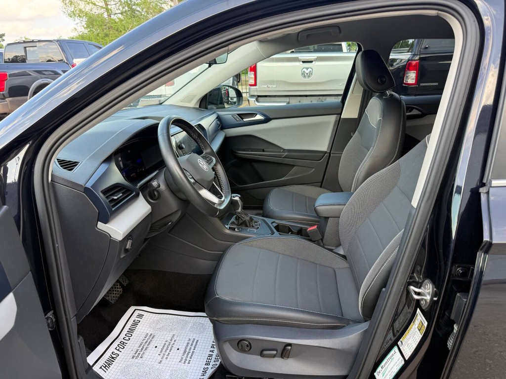 Volkswagen Taos Vehicle Full-screen Gallery Image 07