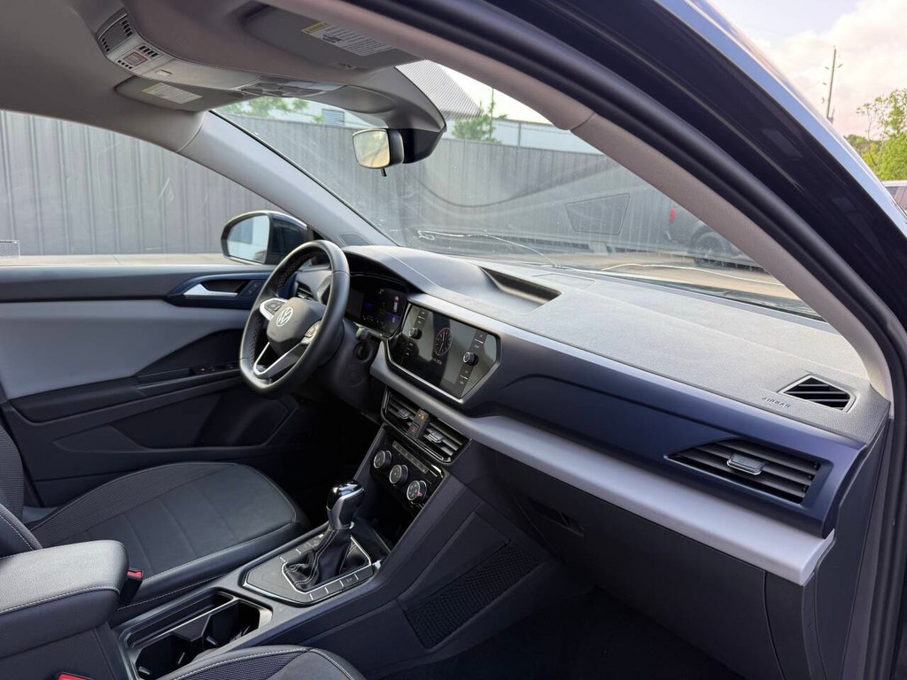 Volkswagen Taos Vehicle Full-screen Gallery Image 09