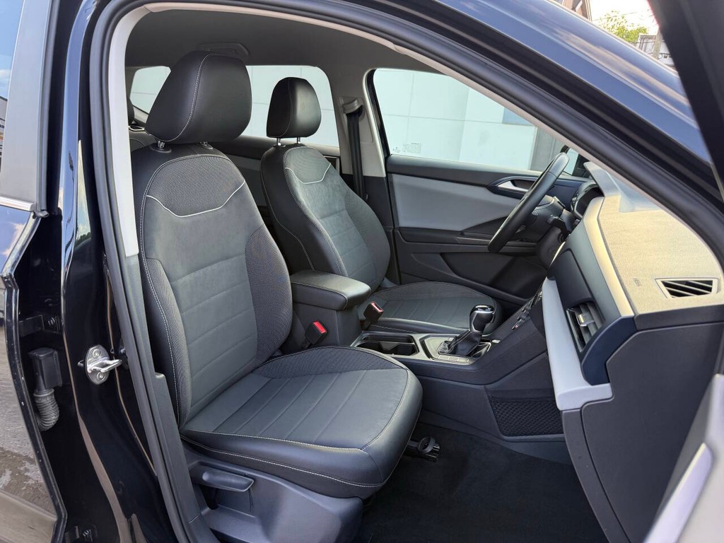 Volkswagen Taos Vehicle Full-screen Gallery Image 10