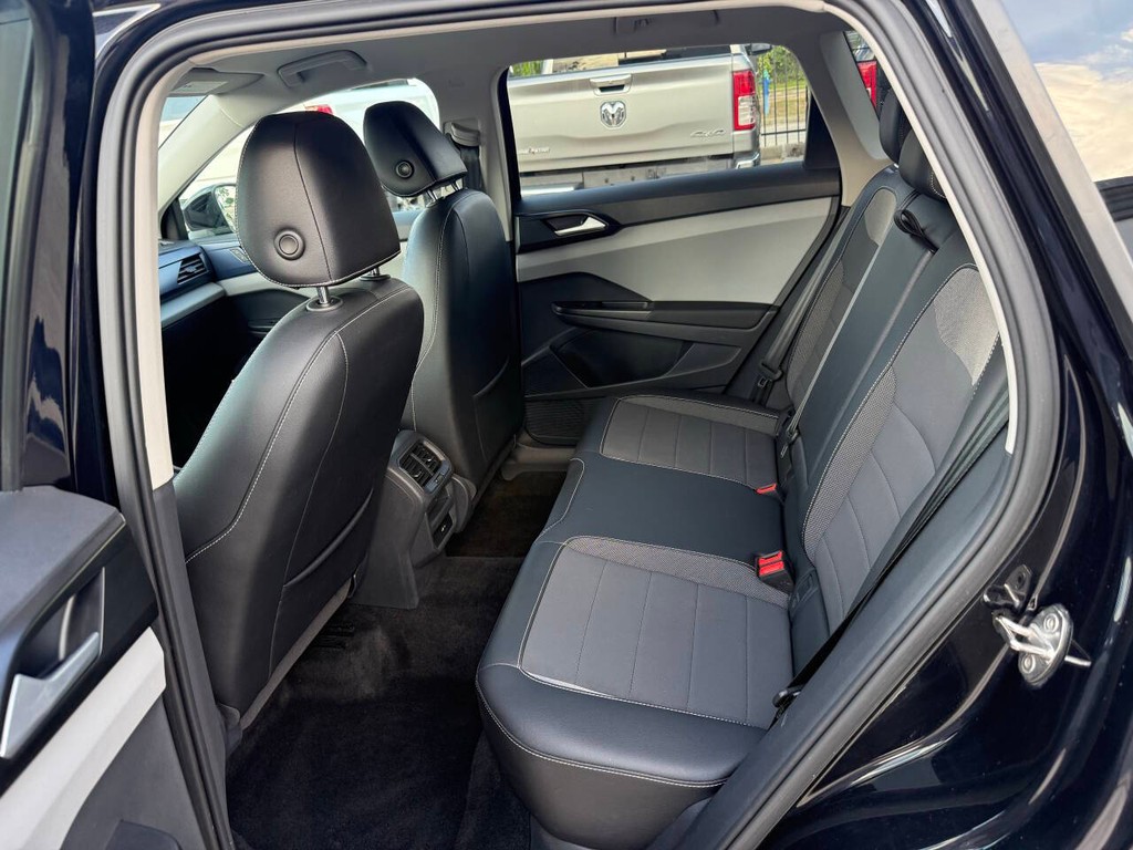 Volkswagen Taos Vehicle Full-screen Gallery Image 13