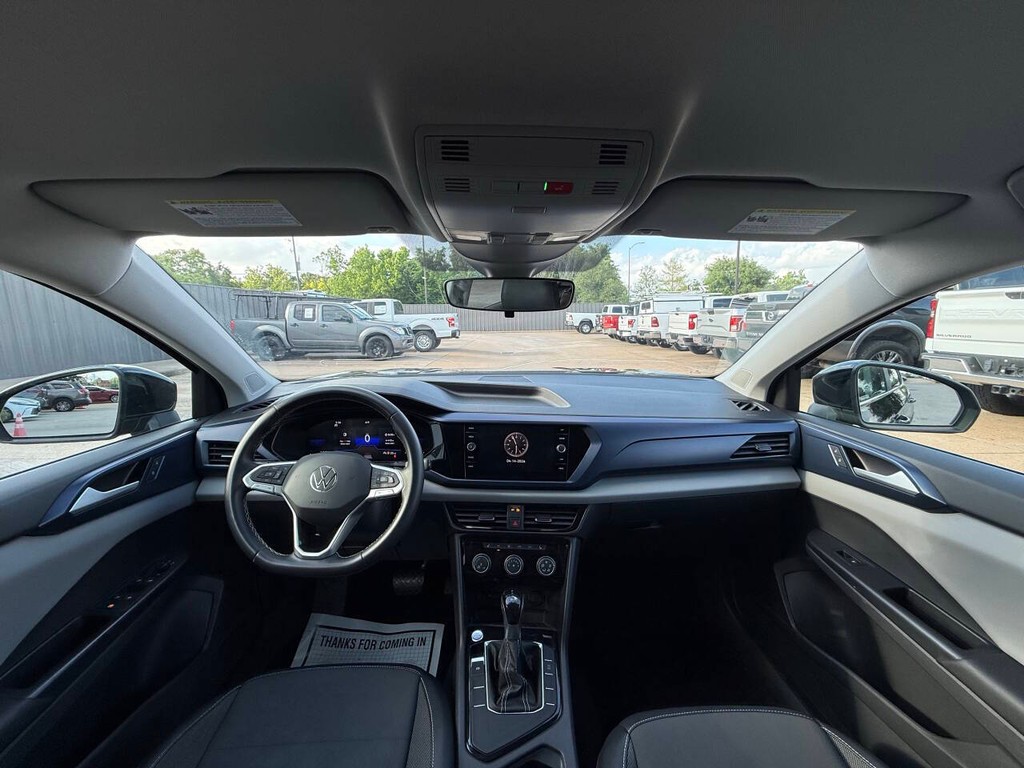 Volkswagen Taos Vehicle Full-screen Gallery Image 18