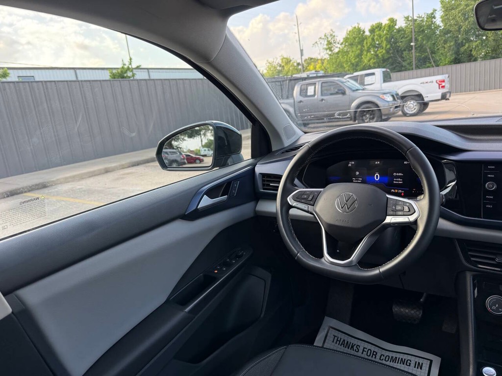 Volkswagen Taos Vehicle Full-screen Gallery Image 19