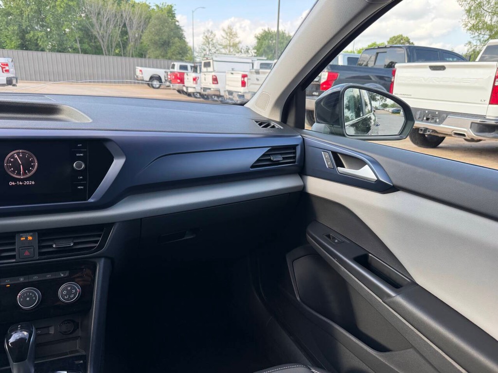 Volkswagen Taos Vehicle Full-screen Gallery Image 20