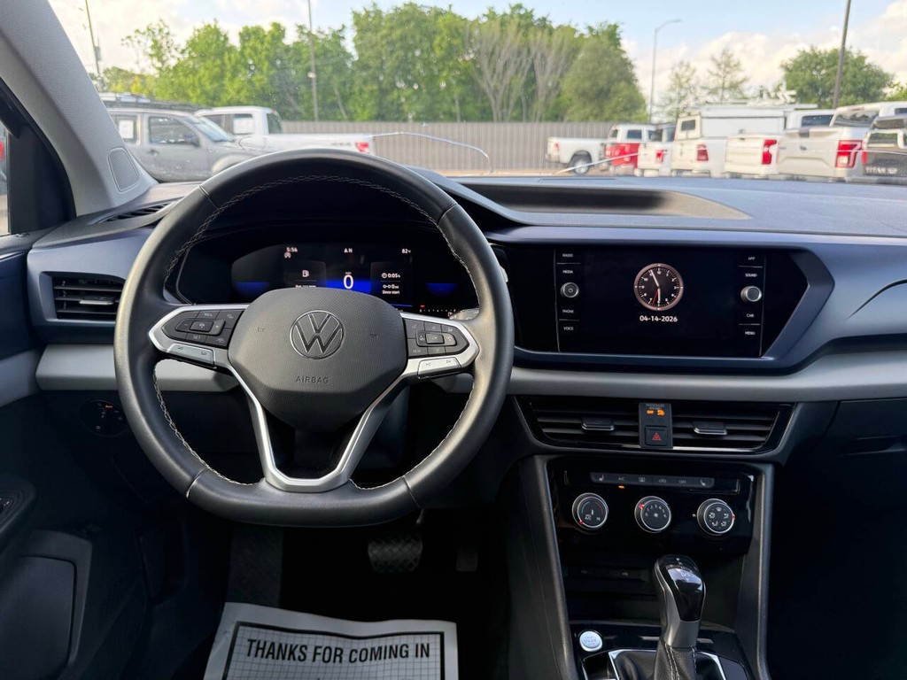 Volkswagen Taos Vehicle Full-screen Gallery Image 21