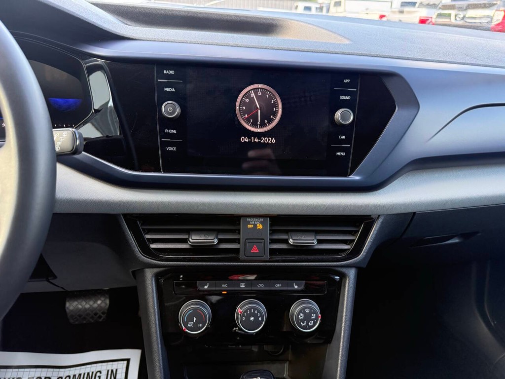 Volkswagen Taos Vehicle Full-screen Gallery Image 24