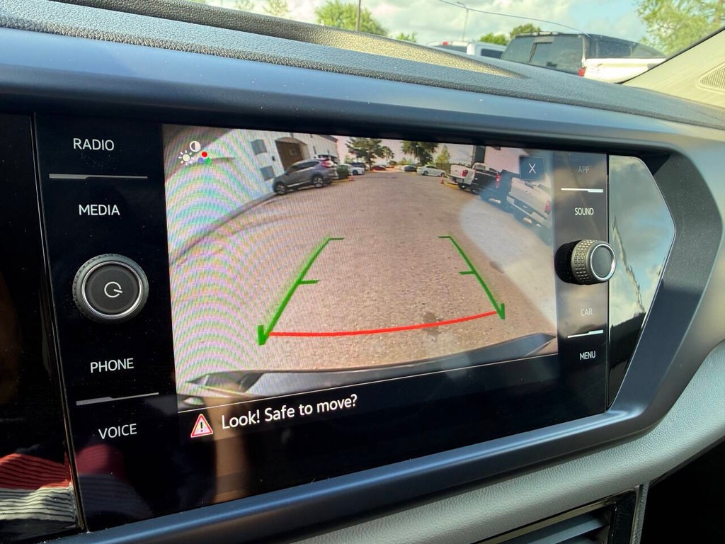 Volkswagen Taos Vehicle Full-screen Gallery Image 26