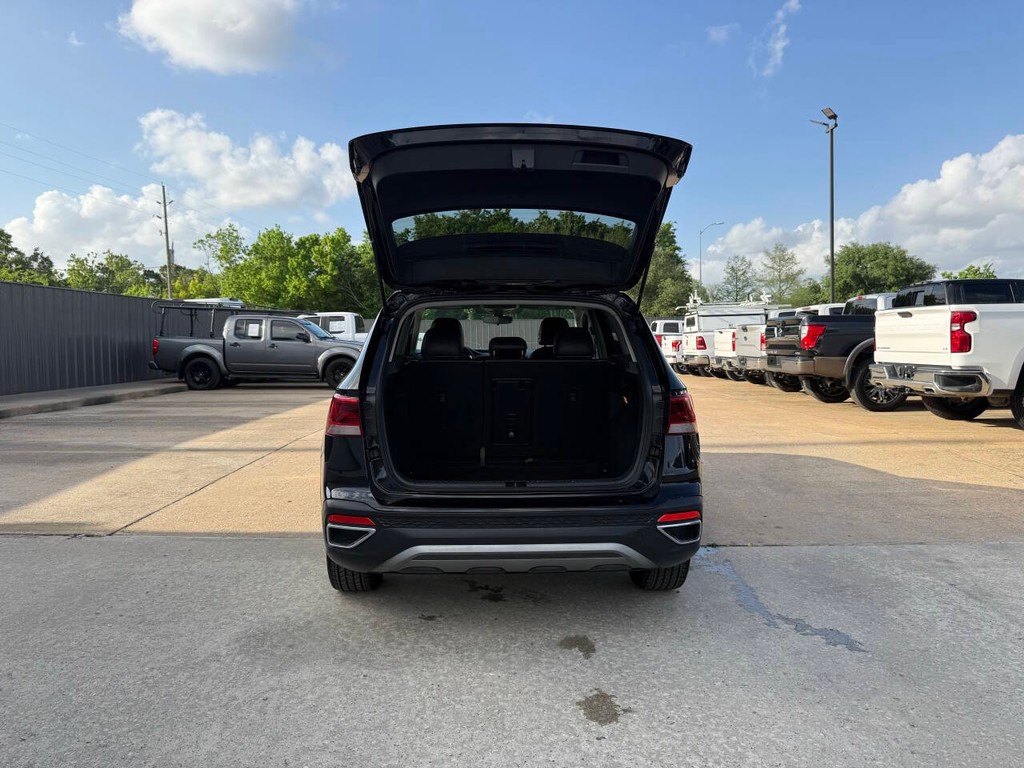 Volkswagen Taos Vehicle Full-screen Gallery Image 37