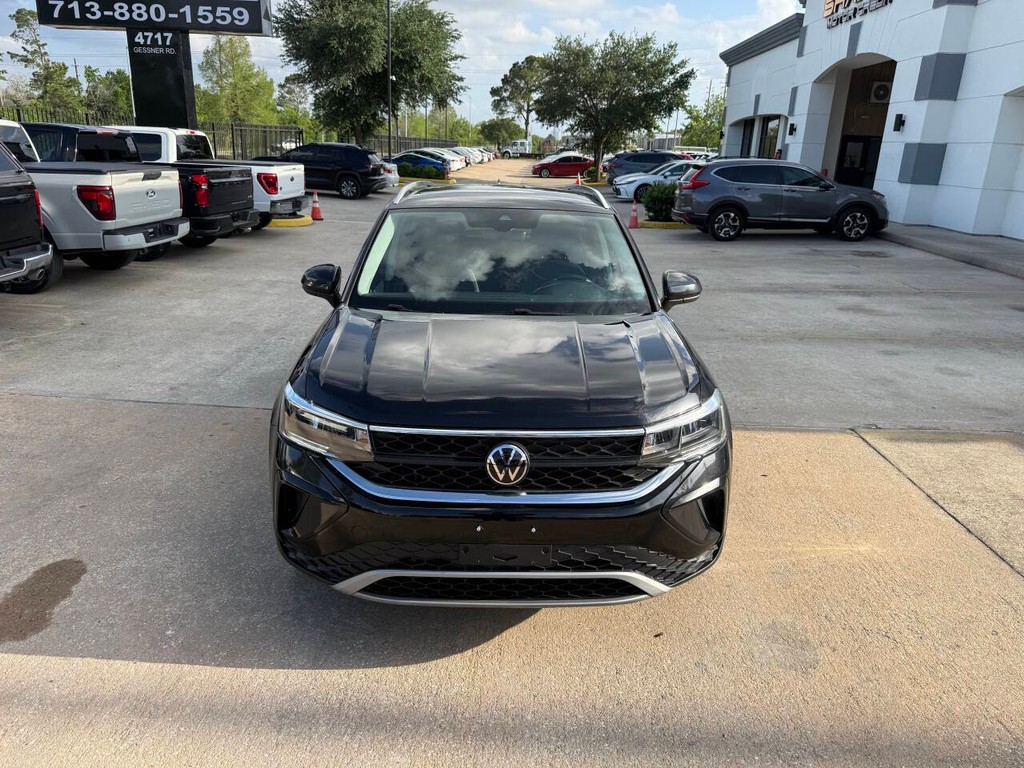 Volkswagen Taos Vehicle Full-screen Gallery Image 39