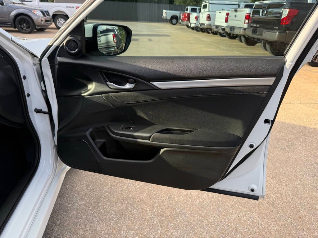 Honda Civic Vehicle Full-screen Gallery Image 11