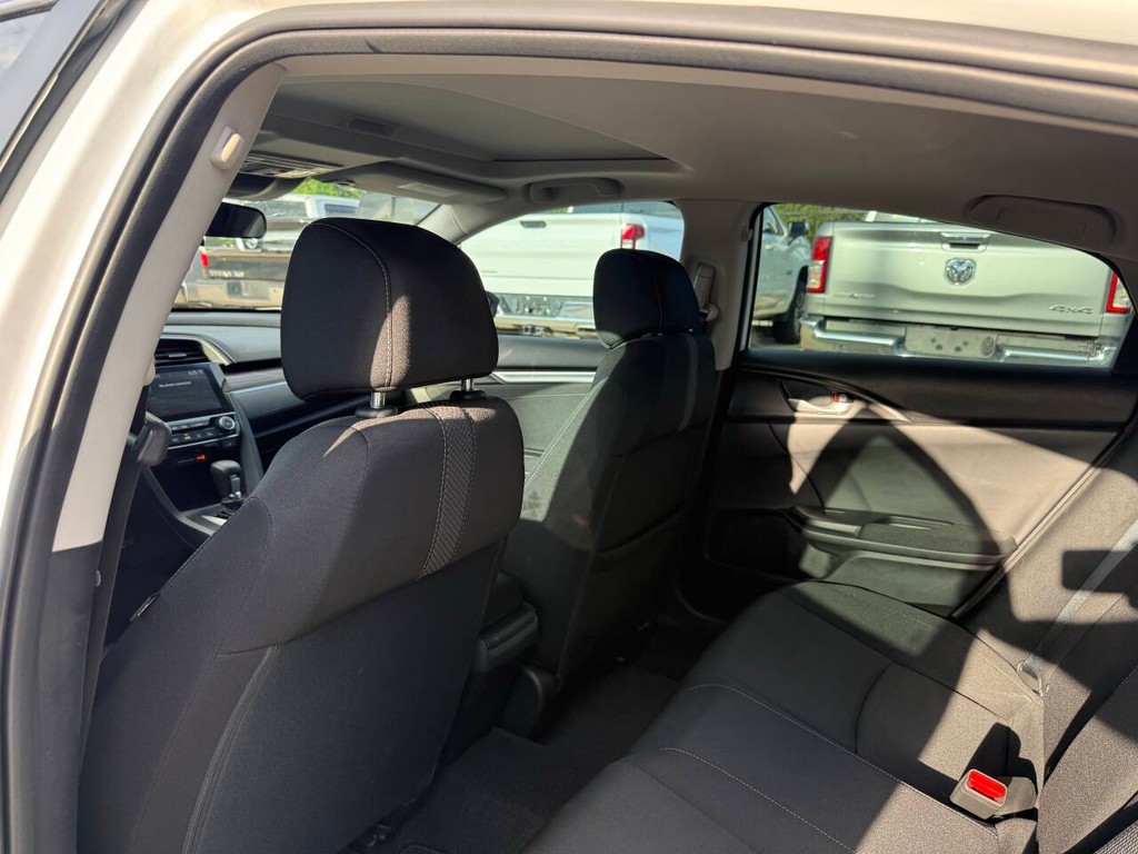 Honda Civic Vehicle Full-screen Gallery Image 12